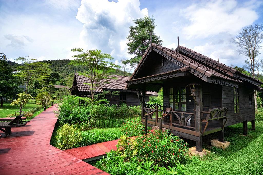 Montania Lifestyle Hotel Khao Sok National Park Exterior foto